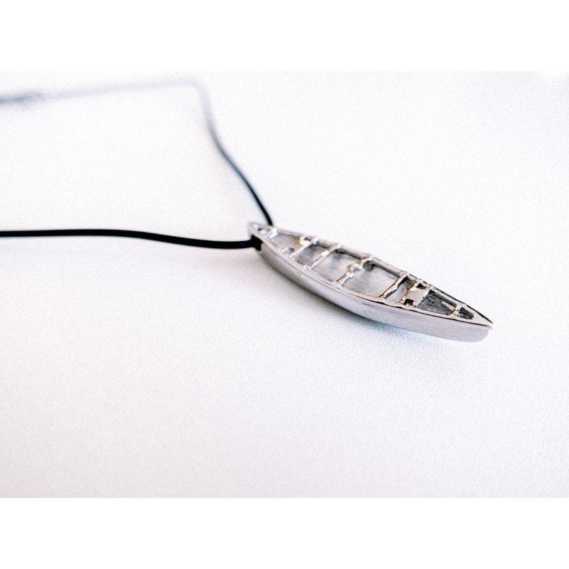 Collier Hobby Canadien